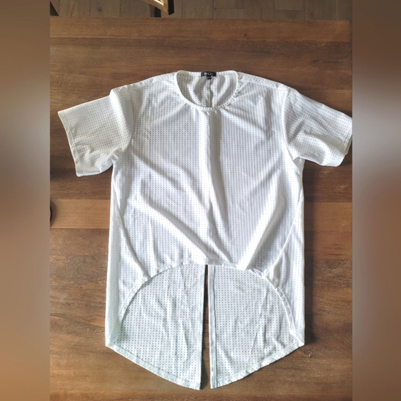 MICHI, Perforated Athletic/Athleisure Top with Optional Tie Back, White, Size XS - Picture 2 of 5